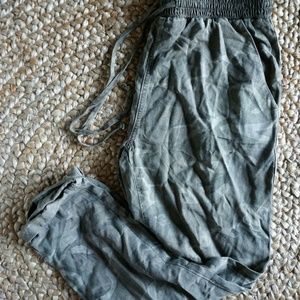 Current/Elliott Camouflage Green Pants Size Small